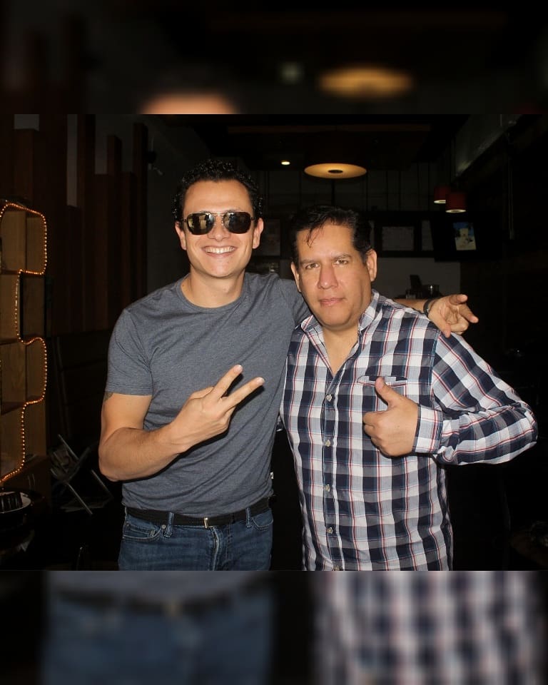 AngelloWolf's tweet photo. Fue un verdadero gusto saludarte nuevamente mi estimado @iskanderlara durante tu visita a #Puebla.
Y sensacional tu nuevo sencillo #VolverteABesar, con el también #Cantante @Deglein_Music. El vídeo está
Súper.
#Iskander
#Singer
#MexicanArtist https://t.co/gtMOHd18Ek