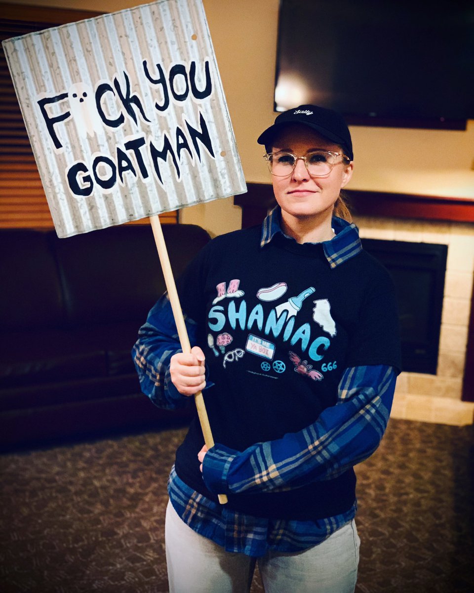 Hyp3rshock's tweet photo. Behold my most serious cosplay ever 😂 #buzzfeedunsolved #daishocon2019 #fuckyougoatman #ghostsarentreal https://t.co/JeDc1E31Um