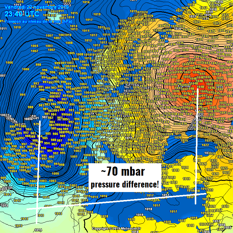 severeweatherEU's tweet photo. WOW! what an impressive pressure difference between the Bay of Biscay (near 979 mbar) and western Russia (near 1048 mbar) last night. That's almost 70 mbar difference! In between, strong southerlies are developing a significant warm advection into central Europe! Map: @meteociel https://t.co/Vr5J8KFSNX