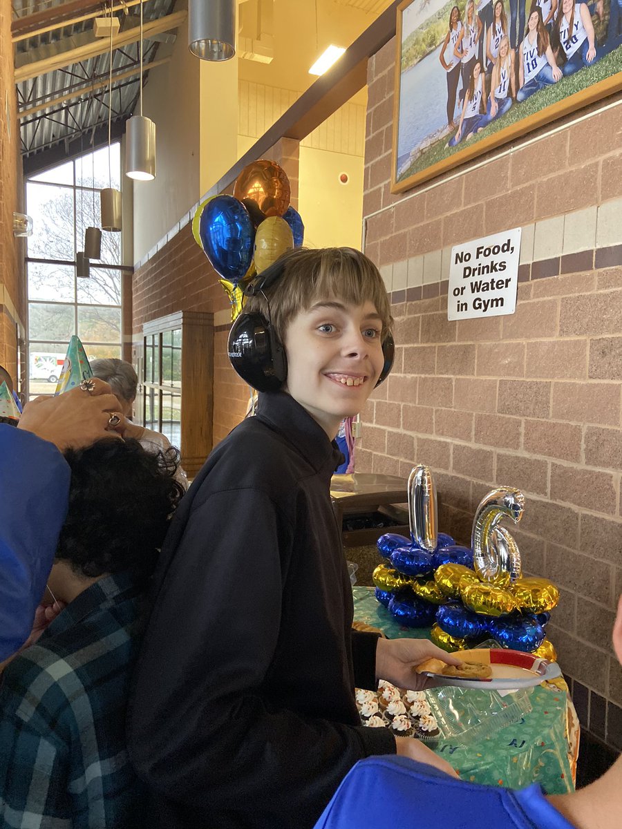 TFNDModPE's tweet photo. Best surprise birthday party!!! https://t.co/9z2DWx3IdH
