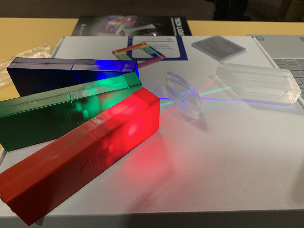 OpticsUCDavis's tweet photo. Club presentation in UC Davis College of Engineering Alumni Event! Optics kits and club activities were shown to alumni. Welcome back and enjoy!
#OpticsClubUCD #imaging @UCDavisCOE @UCDavisBME @UCDavisECE https://t.co/vo0itnsW1y