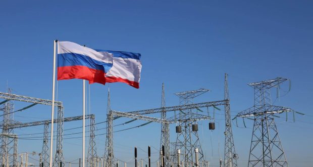 PMSimferopol's tweet photo. On November 22, 2015 Ukrainian radicals cut off important power's channel to #Crimea🇷🇺 - Kherson district grid lines. Schools,  maternity clinics were left with no electricity.But those troubles made us stronger and we realized, the choice we had accepted 5 years ago, was right! https://t.co/7uFMME5Qj9