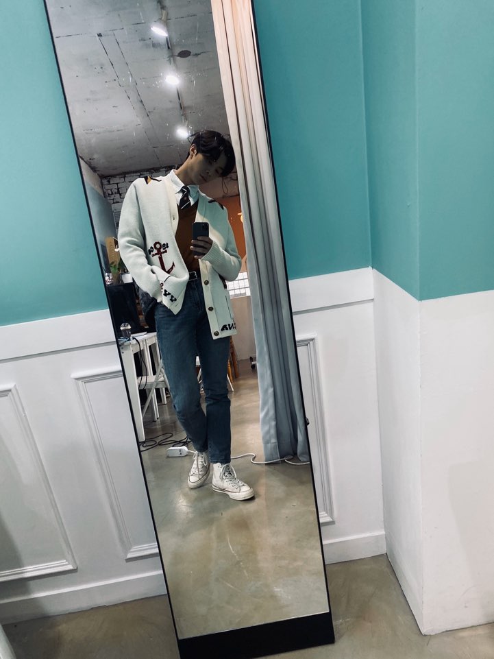 NCTsmtown_127's tweet photo. 내뒤에 조각상, 아니면 앞에 있는 조각상

#NCT #NCT127 #JOHNNY https://t.co/qpWa9sxdSy