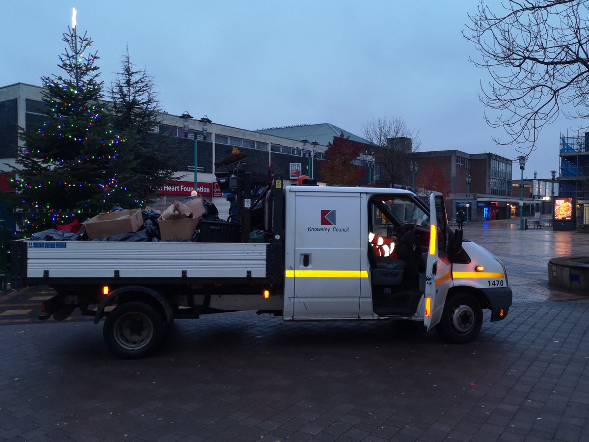 Joseph75172069's tweet photo. These do a brilliant job in the famous #huyton village they do a brilliant job cleaning up big shout out to all the @KnowsleyCouncil staff who work so hard keeping the @Huytonvilcentre spotless 👍 @Knowsley_Leader @LabourKnowsley @cllrsdonnelly @spiderwalshy @GoldencraftL36 https://t.co/yE0rNM30dA