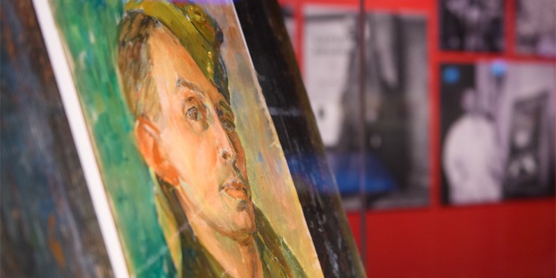 nico_lala's tweet photo. Heading to work for final weekend of #AbramGames exhibition at @NAM_London 

On the programme this weekend, we have our final curators tour of the exhibition with the amazing @CuratorEmma #lastfewticketsleft

&amp; #SoldOut Pastel Portraits workshop with @LondonFineArts https://t.co/bkg6xGhM85