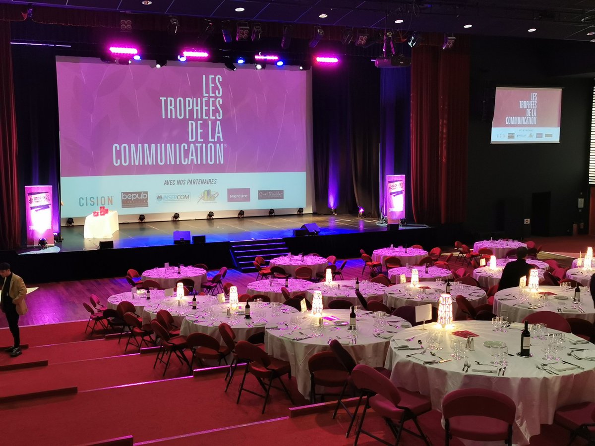 YannYMJ's tweet photo. L'agence YMJ en compagnie de @NowCoworking à La Grande Motte pour les #TropheesCommunication ! On vous donne les résultats la semaine pro... Et c'est pas mal...
Merci à l'organisation, et à la table 13 pour les soutiens, partages... @Les_Landes  @Captain_Iris  @LeSquarephoto https://t.co/qSLRraOfq2