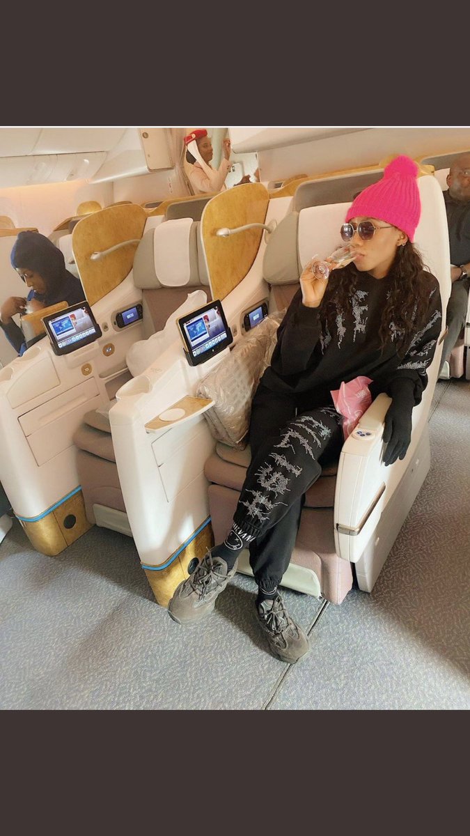 EtibadeElvis's tweet image. Her igbotic accent brings out her authenticity....
 🎶🎶🎶🎶🎶No matter where your go , remember the road that will lead you home🎶🎶🎶🎶
So proud of her roots #MercyEke #MercyEffect #MercyXCiroc