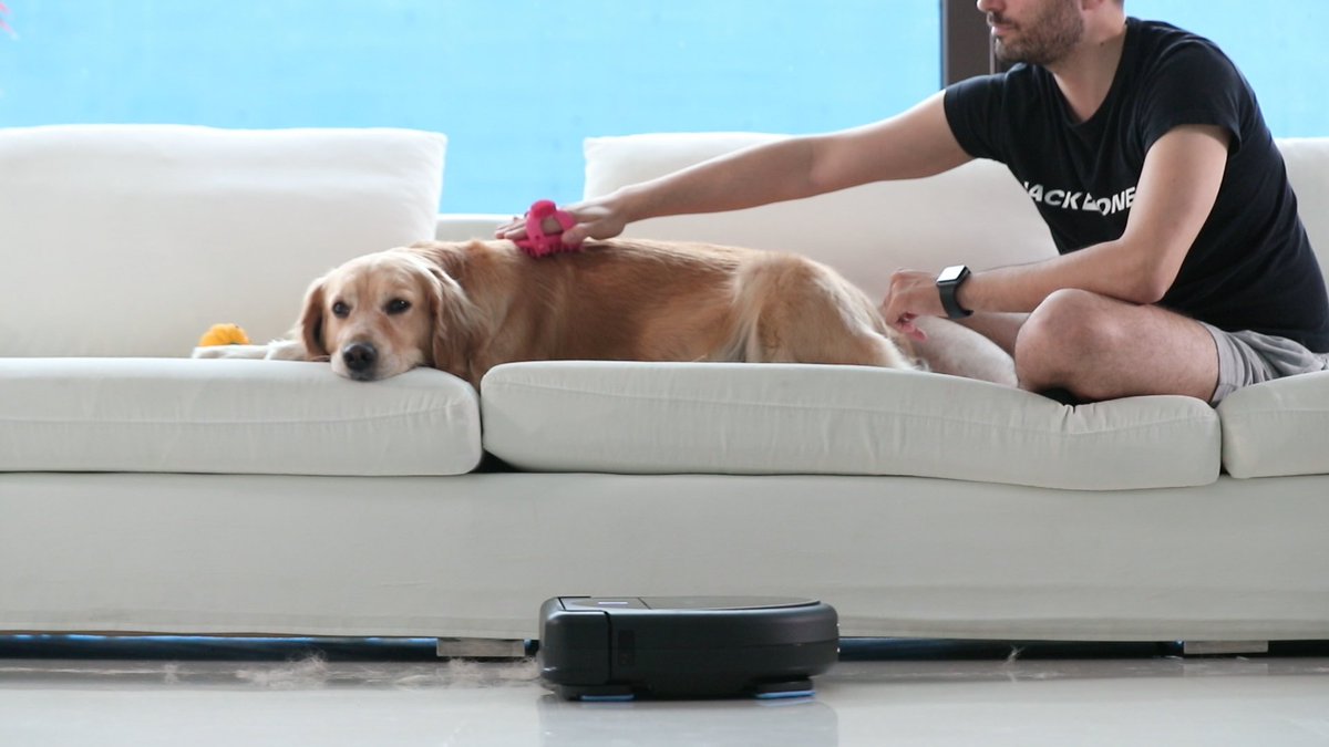 HobotUsa's tweet photo. LEGEE-688 has Pet Mode.
Cleaning pet hair hasn’t been easier! Under pet mode, the vacuum power is increased to collect light hairs. Also, the increased water spray volume and higher mopping frequency can remove pawprints or stains on the floor. https://t.co/kboWYvvrX8