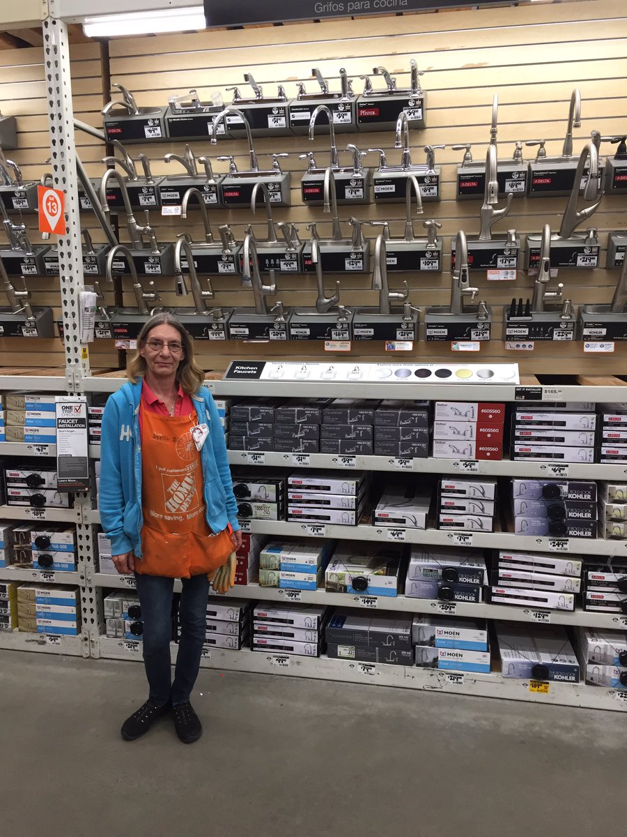 CardelfeHunter's tweet photo. Amazing job Doreen keeping the shelves full and faced, Thats what the orange promise starts with! #0957 #WinningTheBattleInTheAir https://t.co/c53n0uKMBN