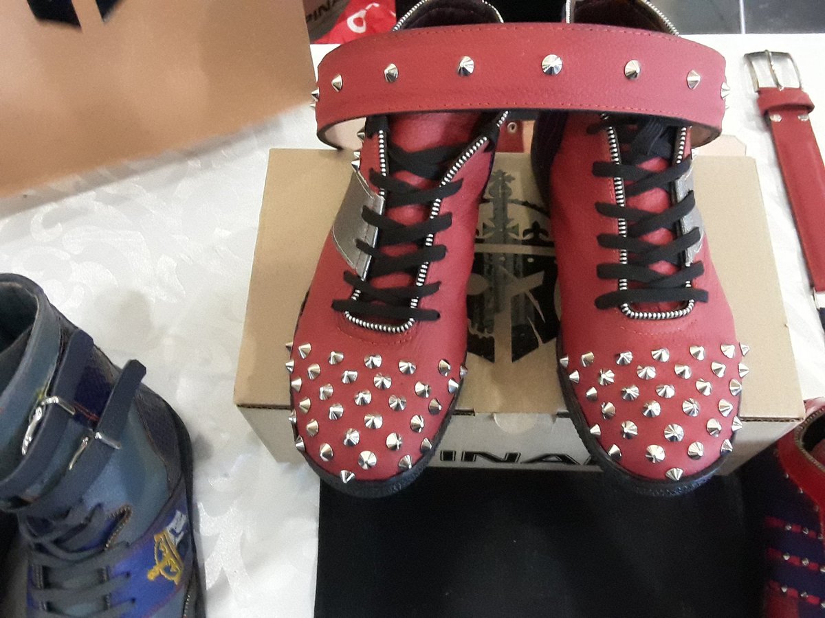 ItumelengModib9's tweet photo. #SPINARA hand made shoes and belts Support Local @DJSbuBreakfast we at Dlaminin multipurpose hall with #JoinUsForTEA https://t.co/kJHXZxRfFz