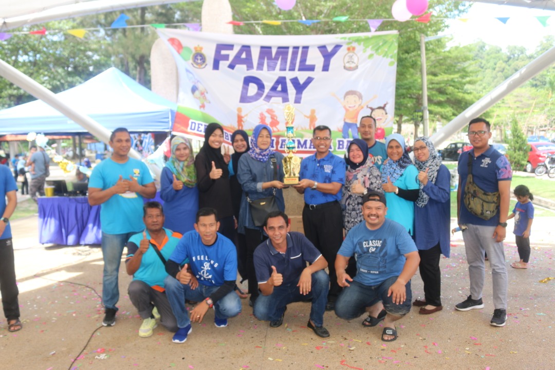 BaratDepot's tweet photo. Penyampaian Hadiah Sukan Tahunan Depot, Sukaneka dan Cabutan Bertuah. Tahniah kepada semua pemenang dan Juara Sukan Tahunan 2019 iaitu Delta!
#STD2019
#JuaraDelta
#SemangatBerpasukan https://t.co/sHPBmLst60