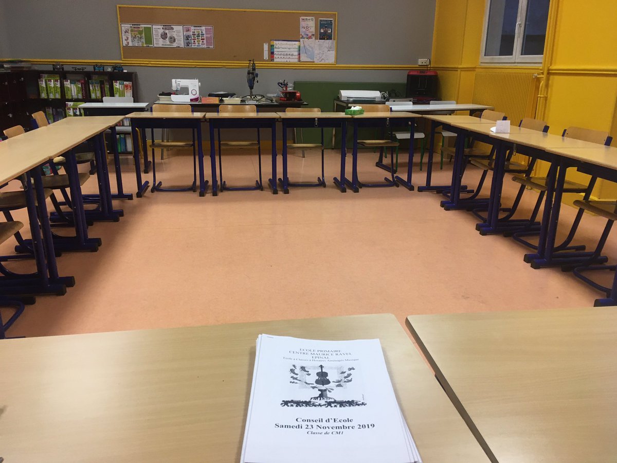 maury_olivier's tweet photo. #ConseildEcole prêt pour mon 💯 et à la fois antépénultième conseil d’école... avec présentation de #fablabalecole @FablabAlEcole 👌👌👌 https://t.co/LQW1ciFAl3