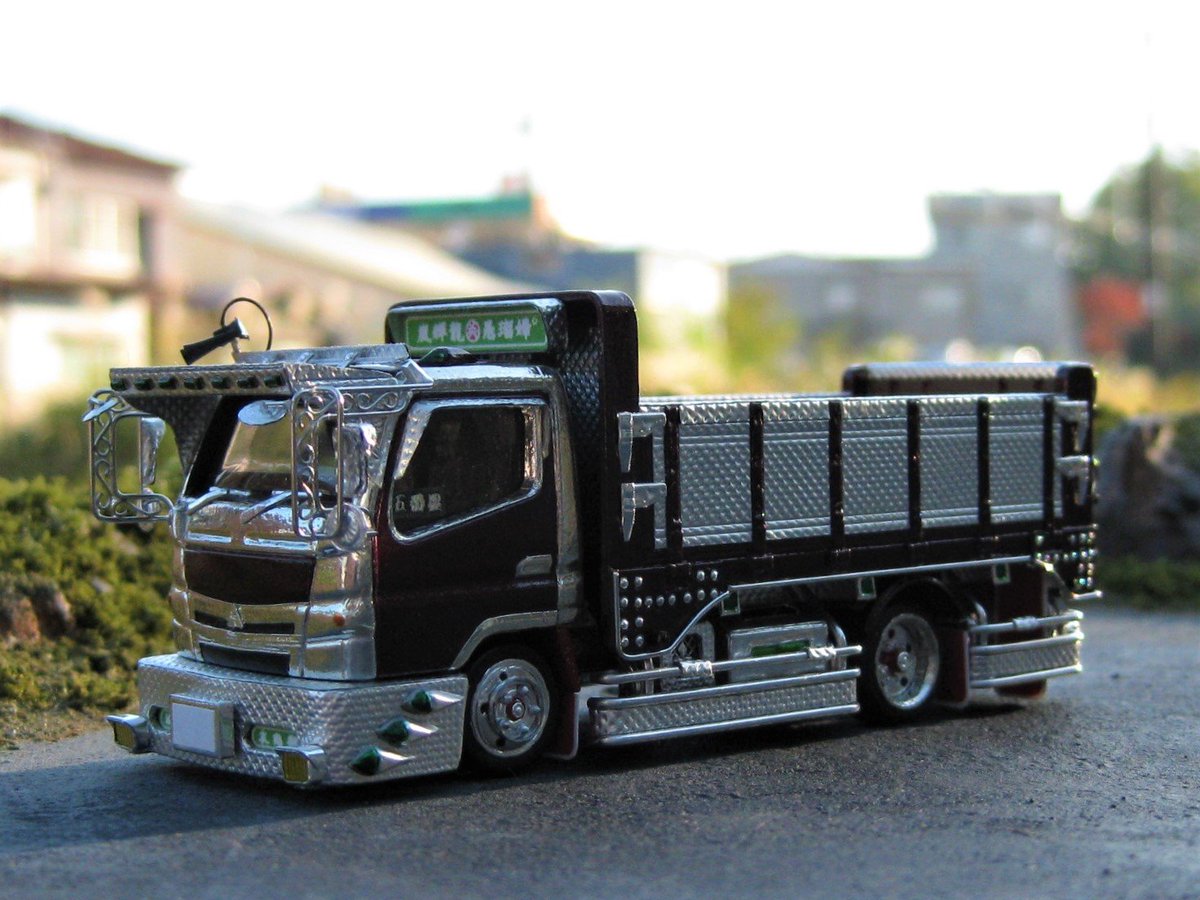 SmallTak2's tweet photo. ミニカーをメインに、玩具、模型などをデコトラに改造して楽しんでいるSMALL倶楽部・KENです。よろしくお願い致します。😀 https://t.co/IKePcPLV2S