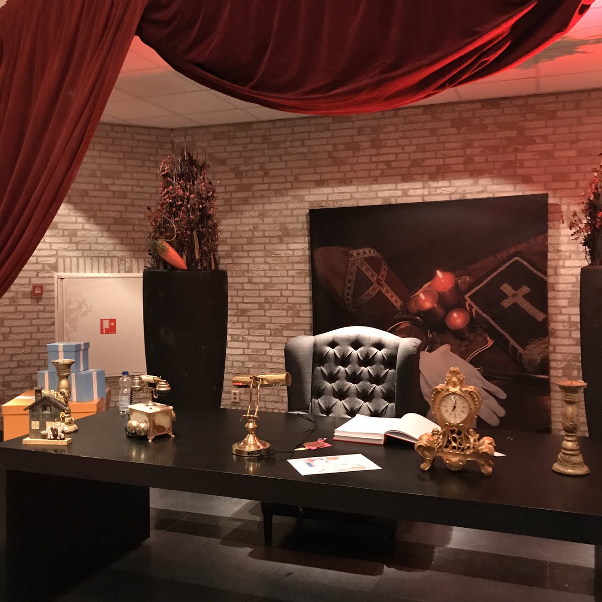 Tot straks! 😀 Er zijn nog een aantal ochtend- en middagkaarten te koop aan de deur (geen pin!) #pietenfabriek