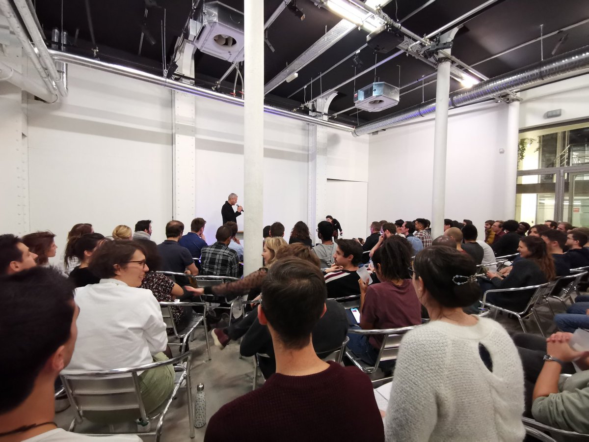 thomasNager's tweet photo. #becomX Rétro nobullshit, petite mise en scène fun en guise de Keynote... Nos papis cheveux blancs qui incarnent les valeurs que nous défendons tous. C'est inspirant, merci ! https://t.co/anDr1RqGP2