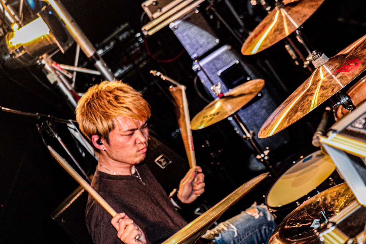 629wRen's tweet photo. 2019.11.22. LIVE at 倉敷REDBOX
15周年祭　DAY5 
RAISE ONE'S EYES
:
倉敷ありがとう‼︎
:
@EyesRaise 
photo by @MYVs20109 [📸]
:
#raiseoneseyes #drums #metalcore 
#livephotography #okayama #band
#original #pearldrums https://t.co/ODAWFbh91A