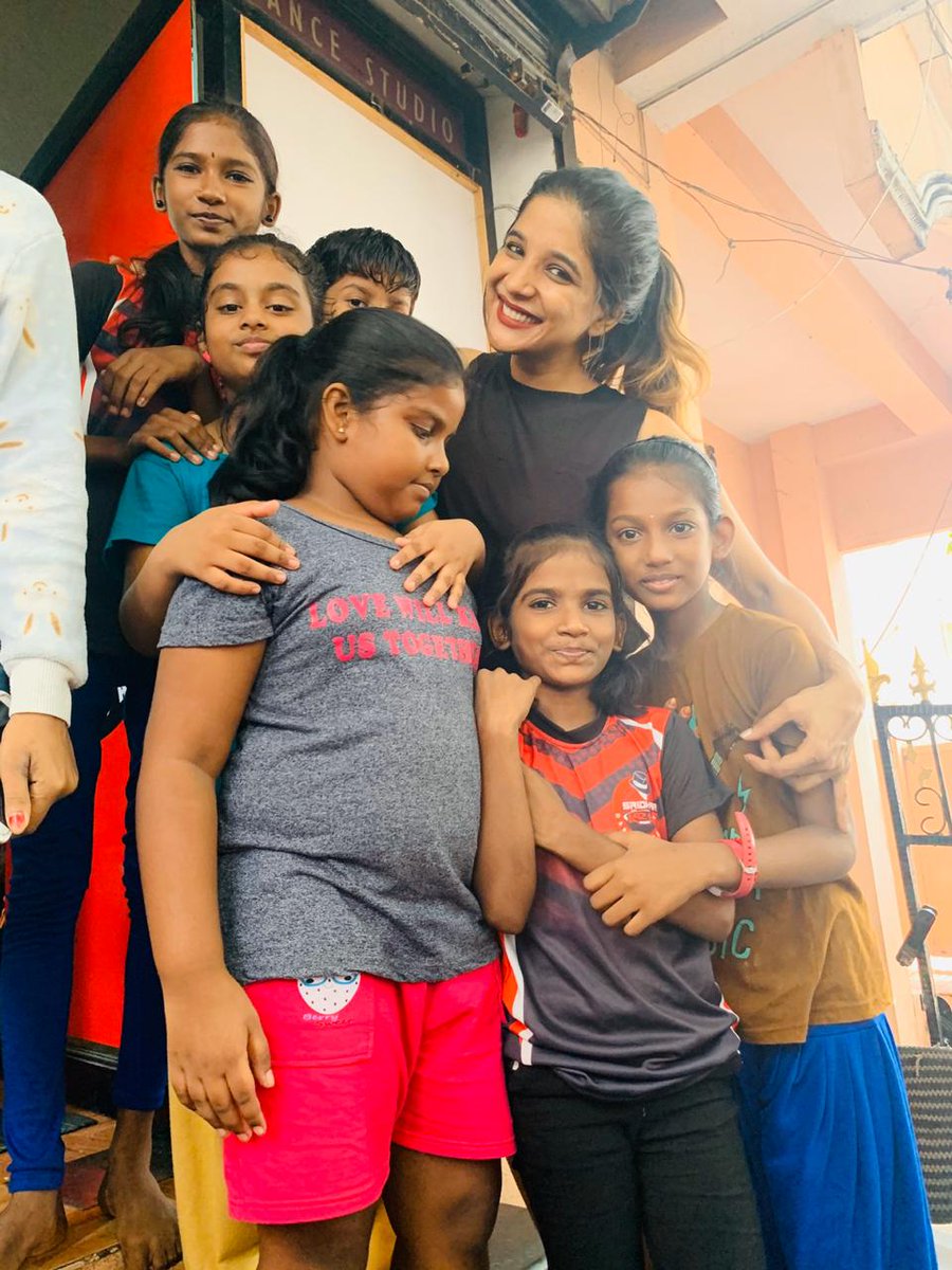 ssakshiagarwal's tweet photo. Feels very happy to perform &amp; interact  with this lovely talented kids during rehearsal ❤ @velsfilmintl
#VFIVV19 https://t.co/zdcnv5q2uq