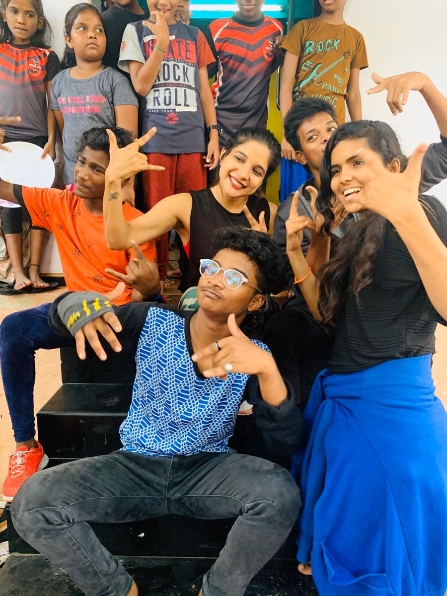 ssakshiagarwal's tweet photo. Feels very happy to perform &amp; interact  with this lovely talented kids during rehearsal ❤ @velsfilmintl
#VFIVV19 https://t.co/zdcnv5q2uq