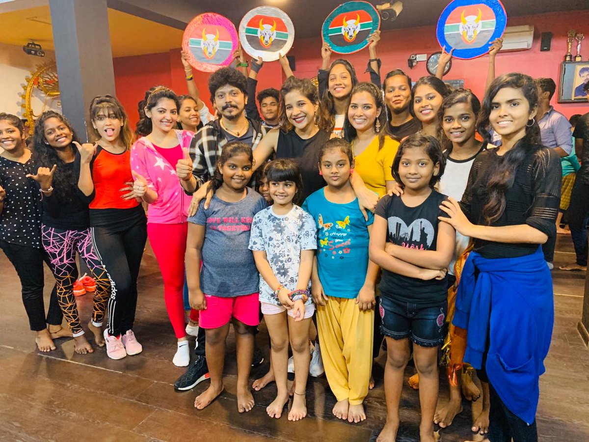 ssakshiagarwal's tweet photo. Feels very happy to perform &amp; interact  with this lovely talented kids during rehearsal ❤ @velsfilmintl
#VFIVV19 https://t.co/zdcnv5q2uq