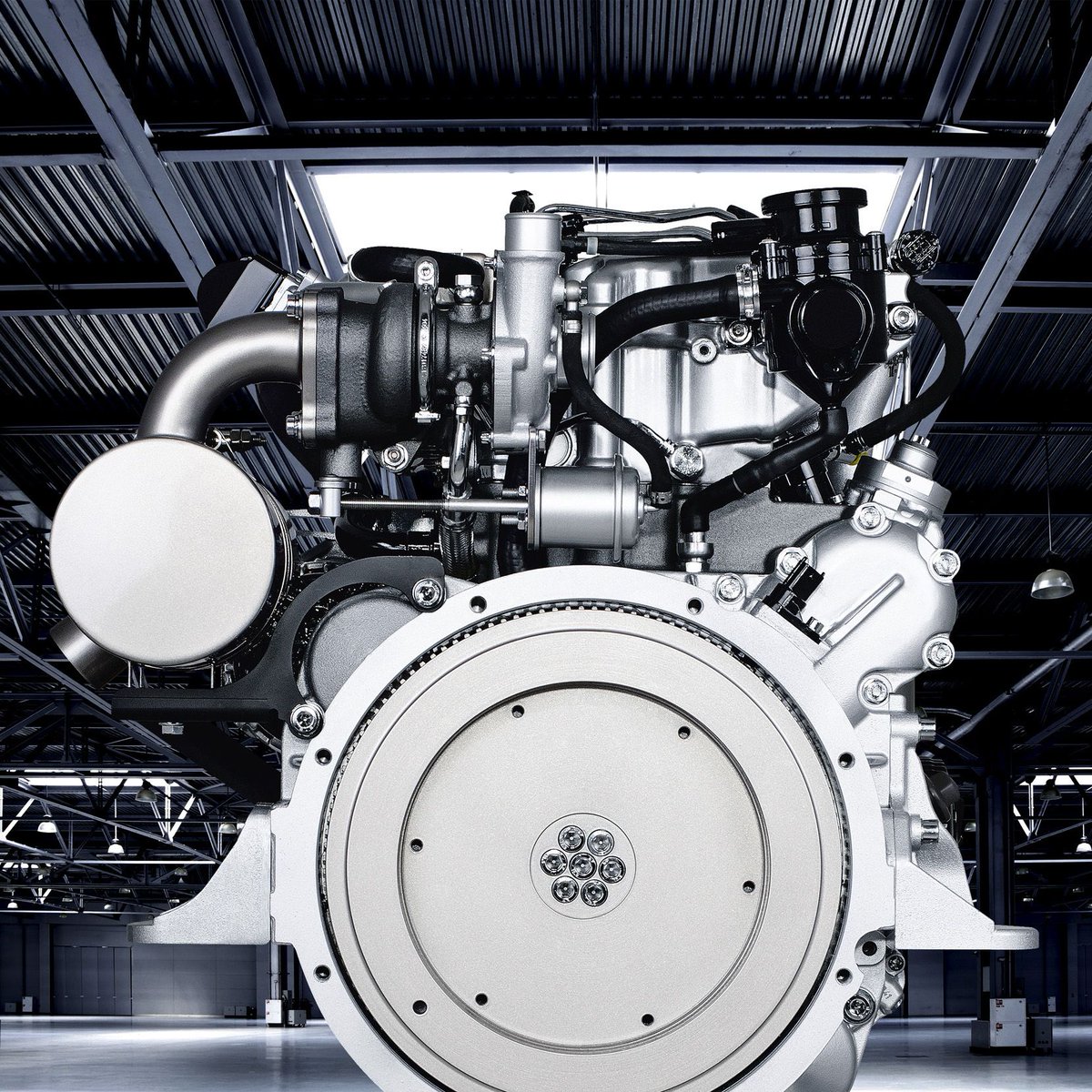 More power doesn’t need more weight.

The Hatz H-series is 198 pounds lighter compared to its nearest competitor. This weight saving ensures a low power to weight ratio and reduced use of raw materials. 
#Hatz #HatzEngines #diesel #Engineering #engine #motoren #industrial
