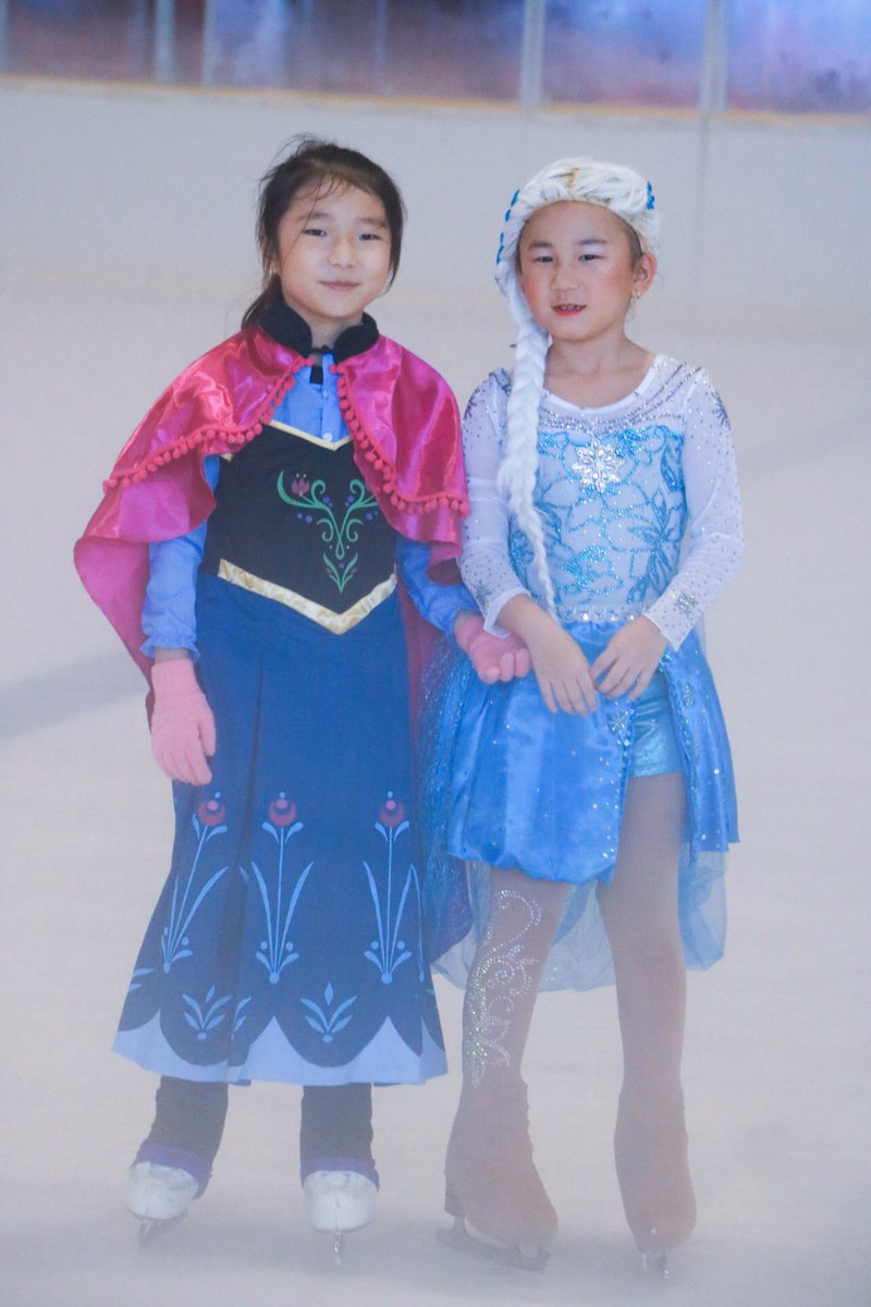 smskating's tweet photo. We're in awe with Dawn Gothong and Yubin Choi's interpretation of Elsa and Anna's iconic Frozen music here at SM Skating Seaside's #FrozenWeekend at #TheEnchantedForest ✨ https://t.co/1XW1e7z04a