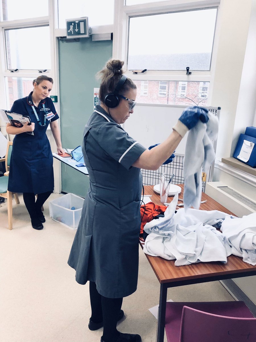kmljjj's tweet photo. Team approaches to ward based teaching yesterday on C4 - well done C4 team 👏👏 @ChrisellaMorga1
#Sensoryloss
#fallsawareness
#walkinmyshoes #Riskreduction #personcentredcare
#understandingthebrain
#Admiralnurse #EHCTeam #Fallscoordinator
@boltonnhsft @Joyredwood2 https://t.co/zBueCdr0wD