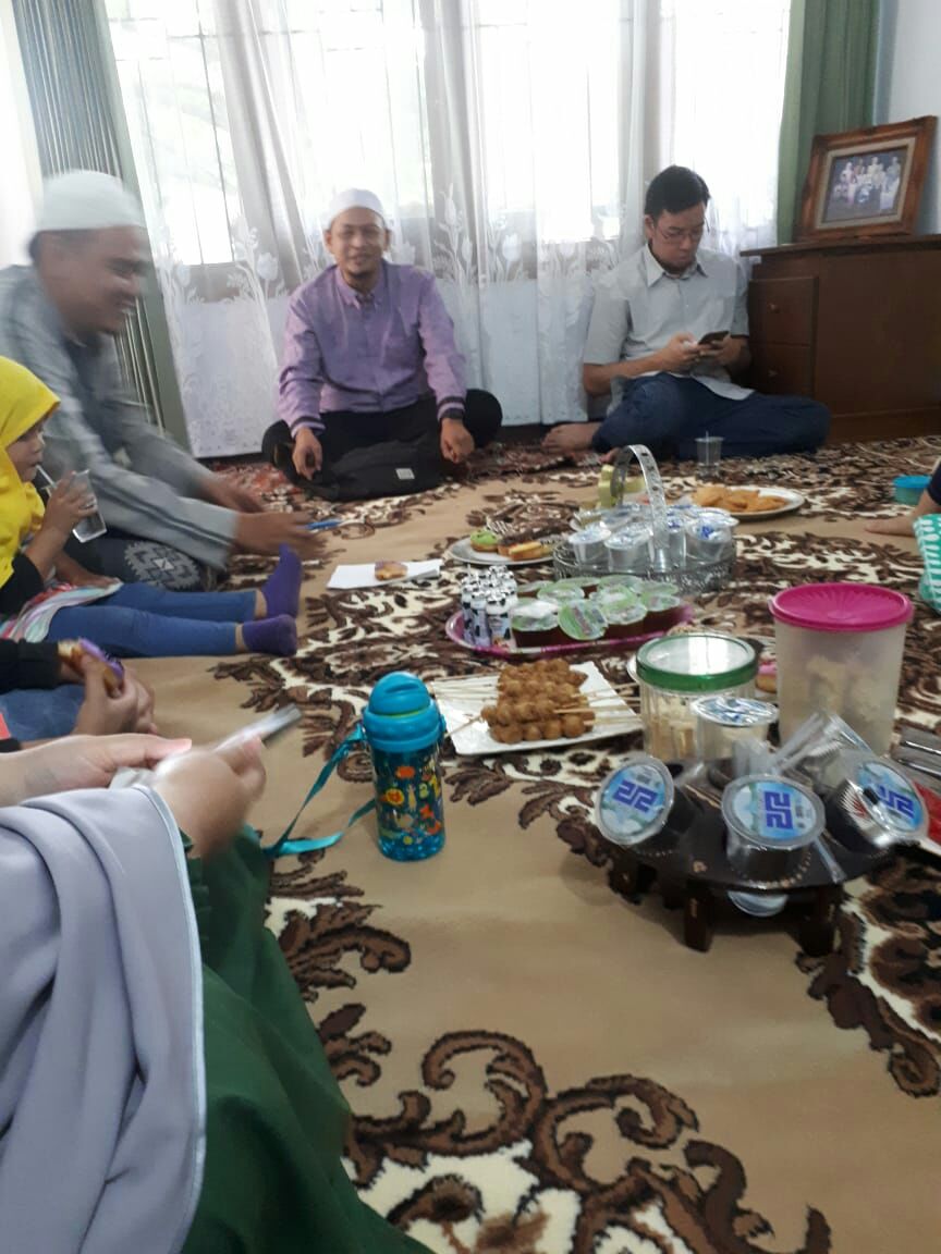 malakmalakmal's tweet photo. Alhamdulillaah, setelah pagi tadi pengajian bersama rekan2 alumni SMPN 1 Bogor yg sangat #radiqal, lanjut sore ini di Jakarta dan malam di Depok, insya Allah. Berlelah di jalan dakwah adalah sebuah kehormatan. https://t.co/o2p8ZLLqb2