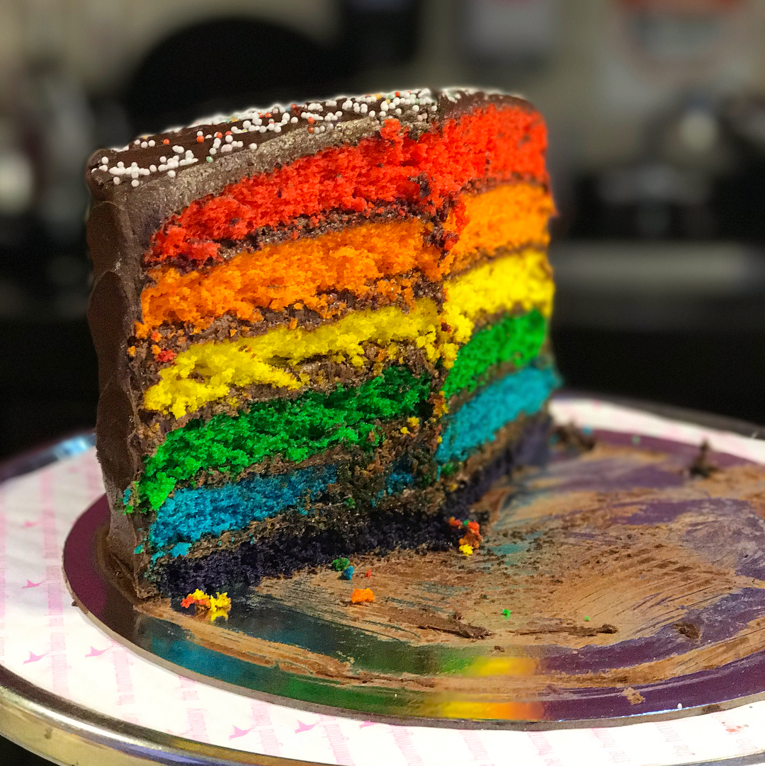 Hummingbirdbme's tweet photo. End your weekend on a sweet note with a slice of our mouth-watering #ChocolateRainbowCake! Visit your nearest #HummingbirdBakeryME today. #Cake #RainbowCake #MallOfTheEmirates #TheDubaiMall https://t.co/VhDp0VEYg9