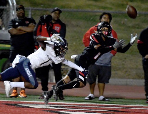 PHOTOS: St. John Bosco too much for Corona Centennial, advances to Division 1 championship: pe.com/2019/11/22/st-…  #CIFSS #CIFSSFootball <a href="/boscofootball/">Bosco Football</a> <a href="/Cen10Football/">Corona Centennial Football</a>