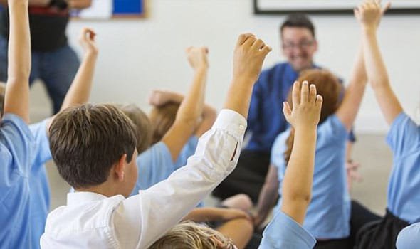 بهدف إحترام الوقت والنظام وعدم ترك الأطفال بدون إشراف .. مدرسة باستراليا تفرض غرامة على الآباء والأمهات الذين يتأخرون عن أخذ أطفالهم من المدرسة، بعد انتهاء اليوم الدراسي، مقدارها 10 دولارات، عن كل 15 دقيقة تأخير

هل تؤيد تطبيقه بالسعودية ؟
-