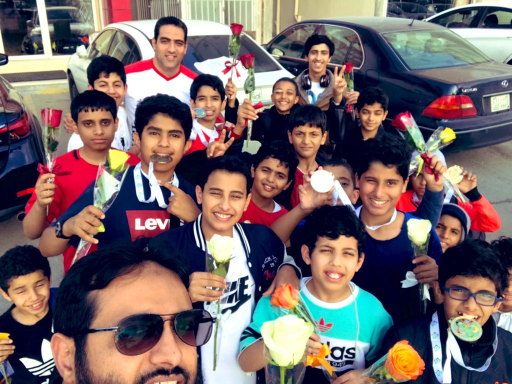 abu___waleed's tweet photo. استقبال اولياء امور الأبطال بالورد💐

كنتم خير معين لنا للمشاركه ببطولة المدارس  جميل لا ينسى دعم غير محدود بمثلكم افتخر يا آباء الأبطال شكراً لكم
شكراً لذراعي اليمين الكابتن محمد سروجي

النتائج
١ ذهب🥇
٣ فضه🥈🥈🥈
٣ برونز🥉🥉🥉
@dahah294 @dahah294 @Thuqbah1393 @FitnessPowerGy1 https://t.co/3CSckwGfa9