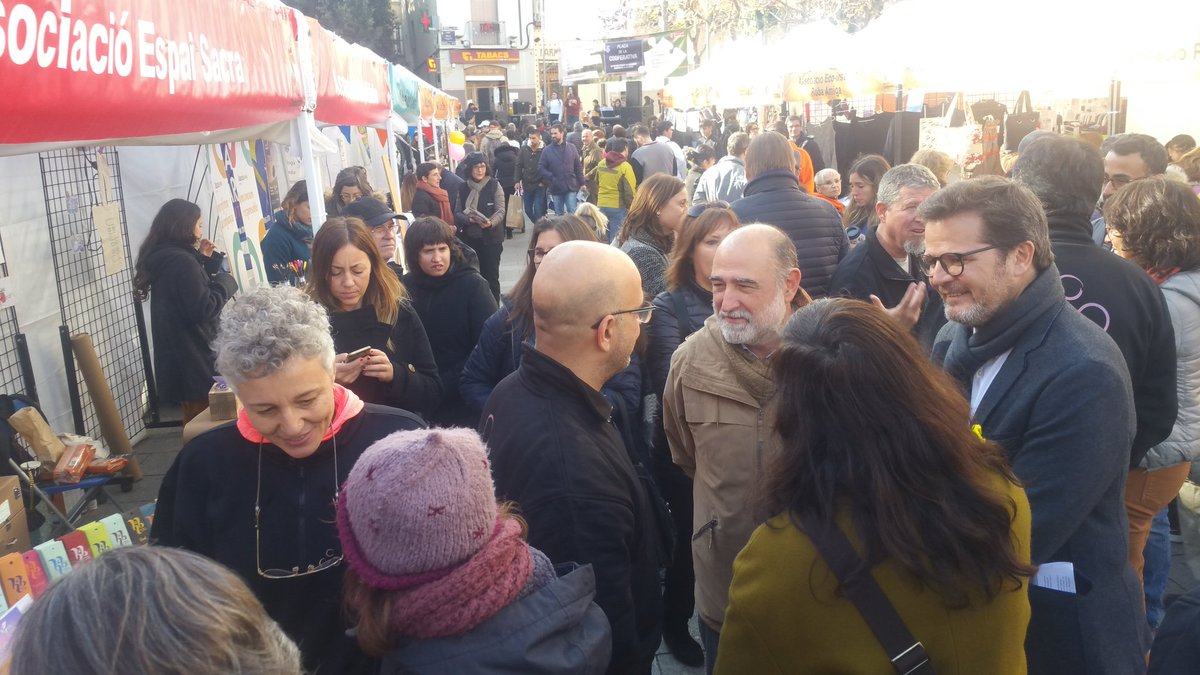 Trsempresa's tweet image. El Tinent d’Alcalde de Promoció econòmica @isaacalbert, el Conseller de desenv. econòmic, indústria i treball de @consellvallesoc @xaviergarcesbdv i la Tinenta d&apos;Alcalde de SSGG i Govern Obert visiten la 4a Fira d’#EconomiaSocial.

#ESStemConstruint #TerrassaCooperativa #Terrassa