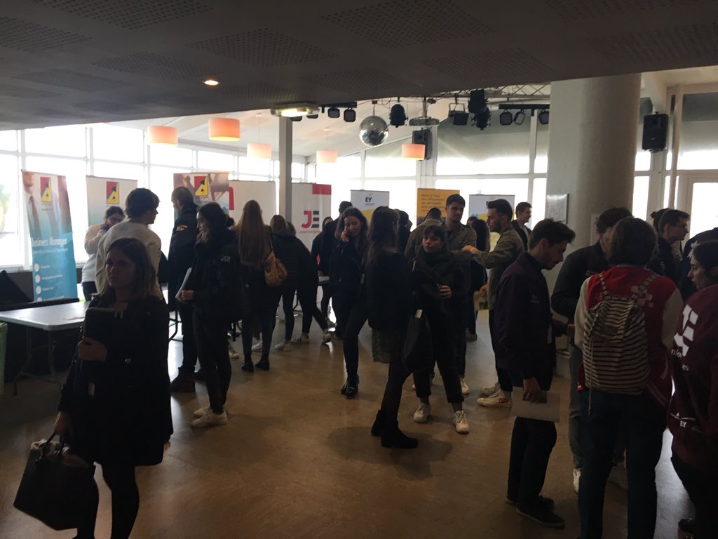 Le forum partenaire/CNJE bat son plein ! On vous a préparé nos meilleurs CV 😍 (sinon je recherche un stage de 6 mois a partir de mai 😜) <a href="/cnje/">Junior-Entreprises</a> #CNH19 #Defi8