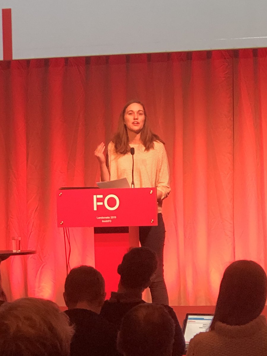 FO_fellesorg's tweet photo. – Jeg valgte å utdanne meg til sosionom, fordi jeg så at svake grupper består av sterke mennesker. Ingen er bare trygda, hjelpetrengende eller rusmisbrukere. Ingen merkelapp kan romme et helt menneske, sa @aufnorge -leder @InaAlvilde på til FOs landsmøte #mittFO 🙌🏼 https://t.co/1Z6ZDZWbJv