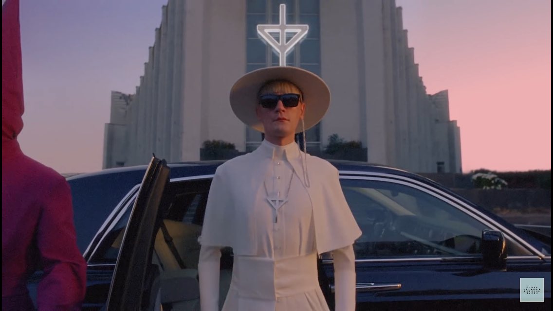 новый сезон «молодого папы» выглядит замечательно