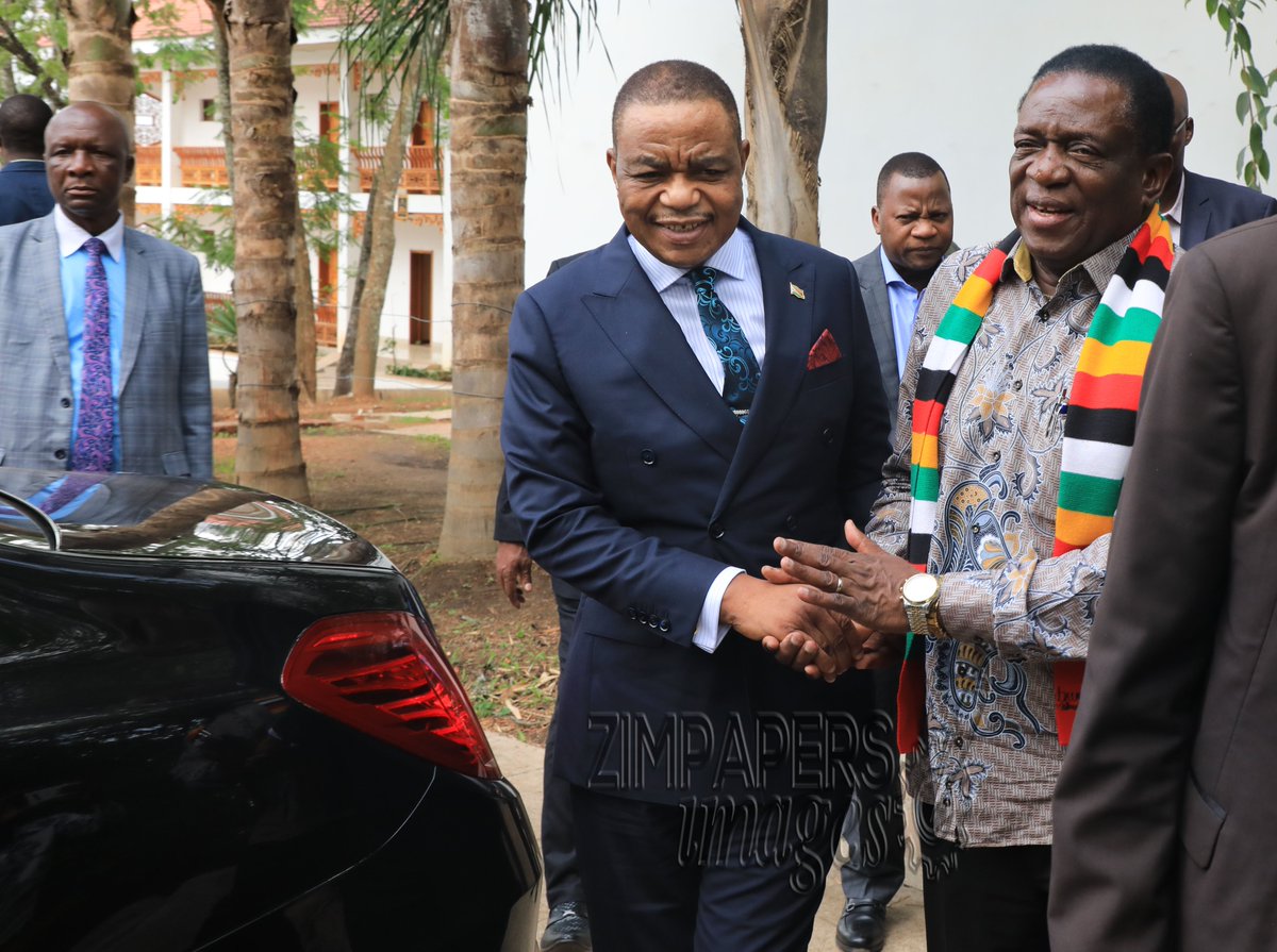 President Mnangagwa and First Lady Auxillia Mnangagwa share lighter moments with Vice President Constantino Chiwenga at his private residence in Harare this afternoon, Nov 23, 2019.-(Pictures by Tawanda Mudimu) <a href="/HeraldZimbabwe/">The Herald Zimbabwe</a> @ZTNnews <a href="/SundayMailZim/">The Sunday Mail (Zimbabwe)</a> <a href="/SundayNewsZimba/">Sunday News</a>