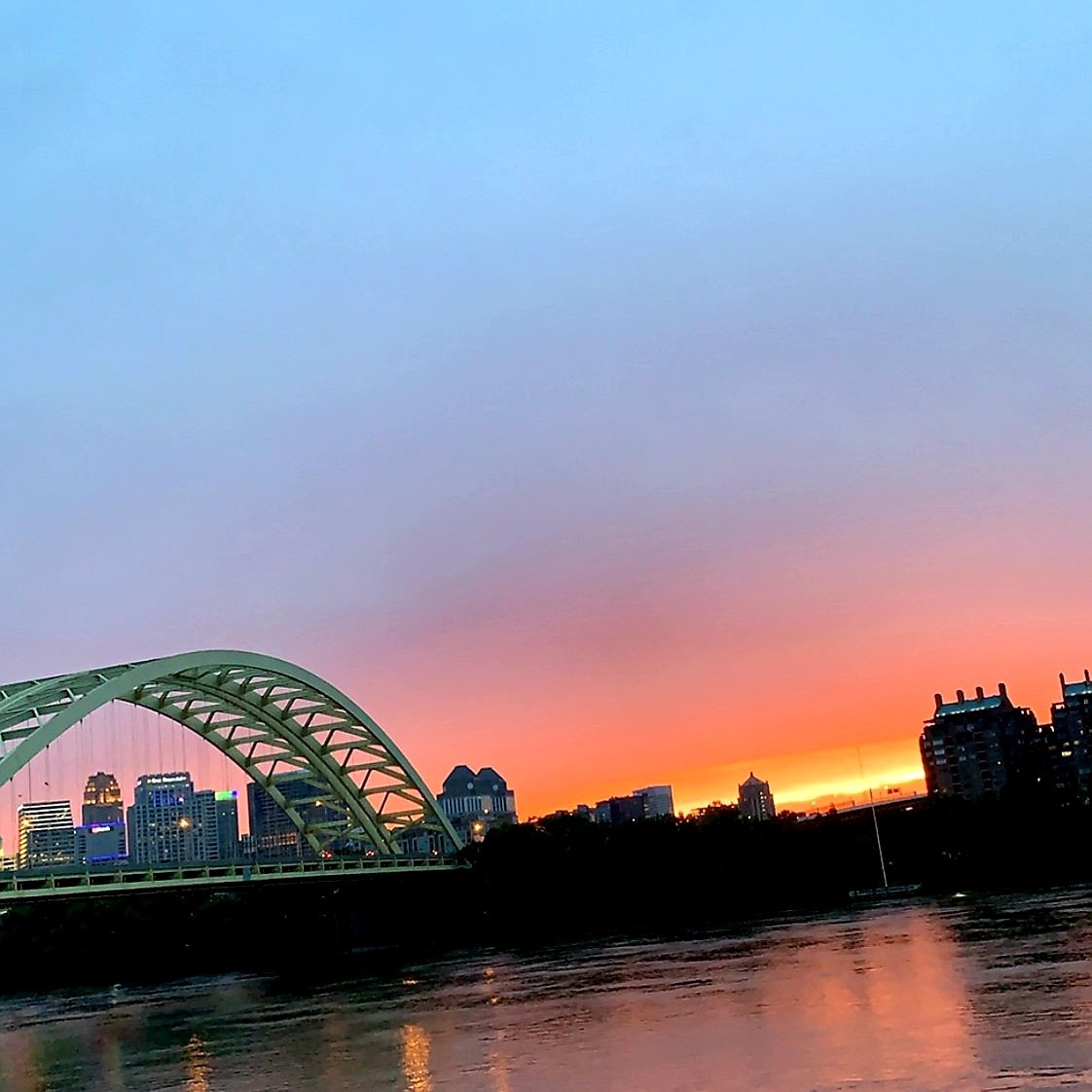 QCSausage's tweet photo. ❤Cincinnati
#Cincinnati #bestcity #photography #cincinnatistyle #CincinnatiOhio https://t.co/2vl14cf3Fa