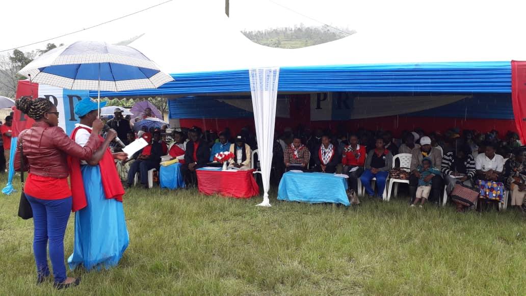 GakenkeRpf's tweet photo. Mu kugaragaza ibyakozwe muri gahunda ya Family month muri @GakenkeRpf , Presidente w'urugaga rw'abagore mu karere ka Gakenke, Mme MUKAKALISA Gilberte yashimiye inzego zose zababaye hafi muri ibi bikorwa. @cakimpaye20 @gatjmv @rpfinkotanyi @rpfwomen_north @EugneUWIMANA1 https://t.co/6OiS5J7F4t