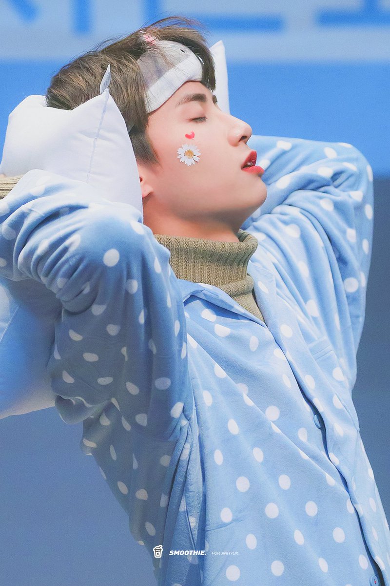 Smoothie_68's tweet photo. 191123 I Like That 팬싸인회

우리애기자니까 다 조용히해주세요💤💤

#이진혁 #LEEJINHYUK #SOL #I_Like_That #진혁 #세계를_스무디처럼_만드는_지녁이 https://t.co/awWKjhz1RA