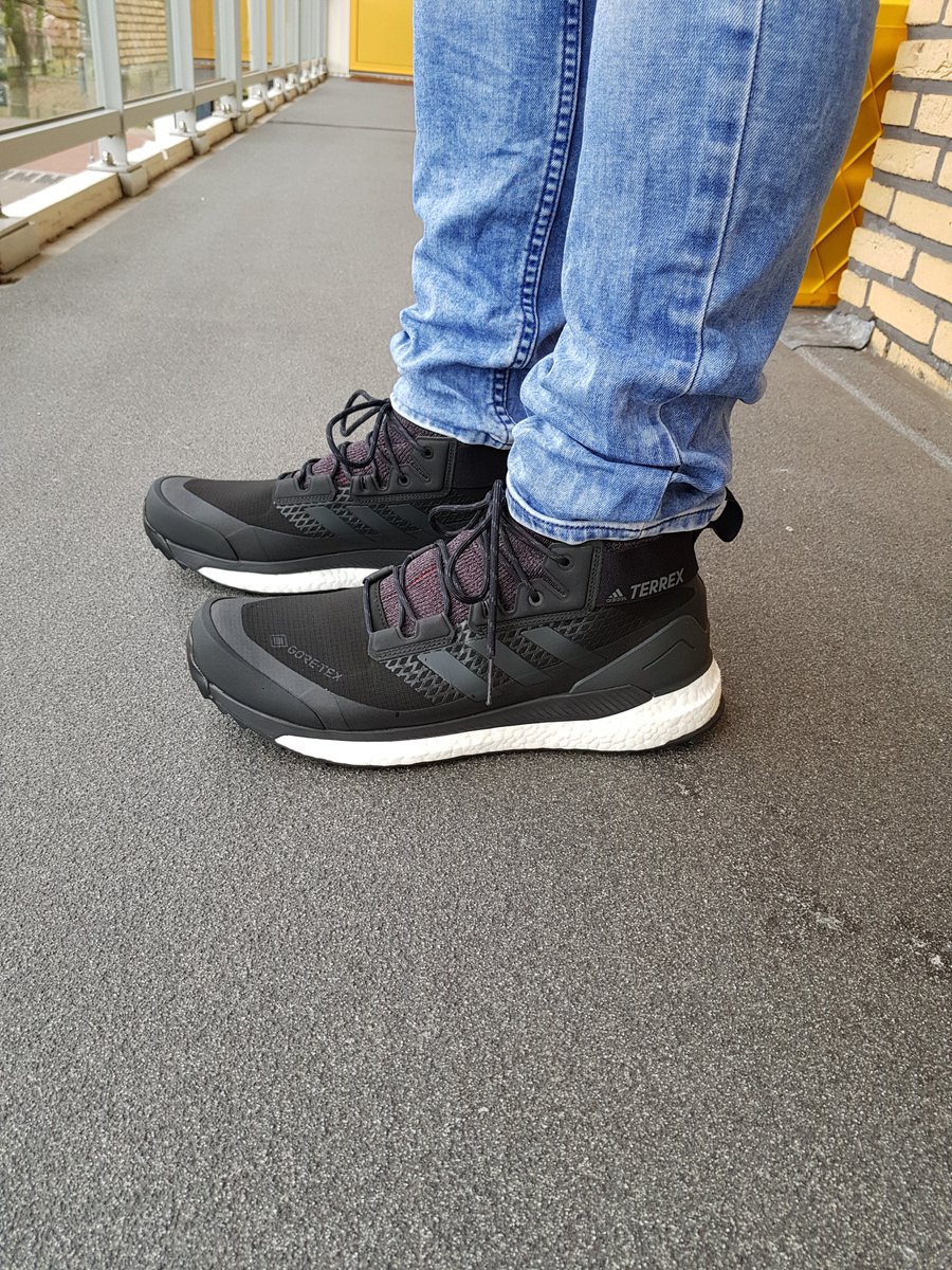 ArnoldvandeWorp's tweet image. Nieuwe wandelschoenen, Adidas Terrex Free Hiker GTX, zit net zo lekker als de Ultraboost 19, waterdicht, lichtgewicht, en die beroemde Boost zool zie zo lekker comfortabel is. Ik ben er nu al blij mee, nu nog gaan wandelen 😁 #boostislife