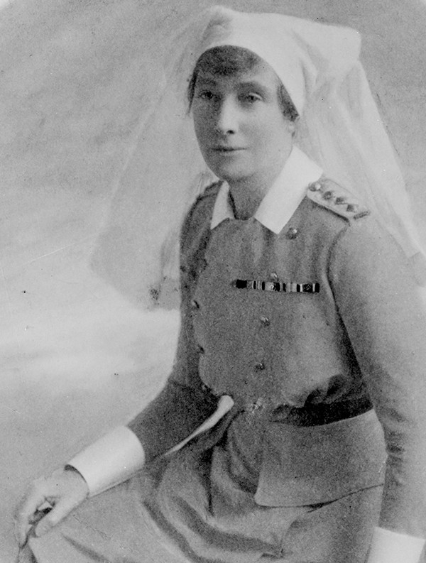 ParksCanada's tweet photo. Does the name Edith Campbell ring a bell? 🛎 She was the first woman in the British Empire to receive the Military Medal. 🎖 Find out why! https://t.co/UboVgdObrX 

See @HistoricaCanada for more stories. #HistoryWeek2019 https://t.co/a3CtqHPwhe