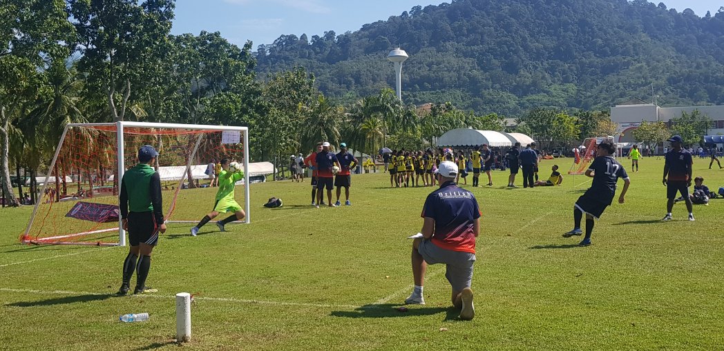 JohnWBrowne's tweet photo. After winning pens in #BISP 7s 1/4 finals @Stonehill_SIS U15 boys lost 3-1 in their semi-final v Harrow Bangkok. Played their hearts out. #GoSISTigers #SISlearns https://t.co/AaVc1dPmg9