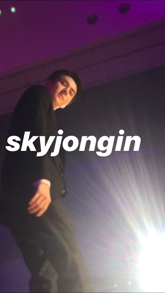 skyjongin's tweet photo. SEHUNAAAAAA, THANK YOU 😭🙏🏼 #explorationjkt https://t.co/L8KQHRuulP