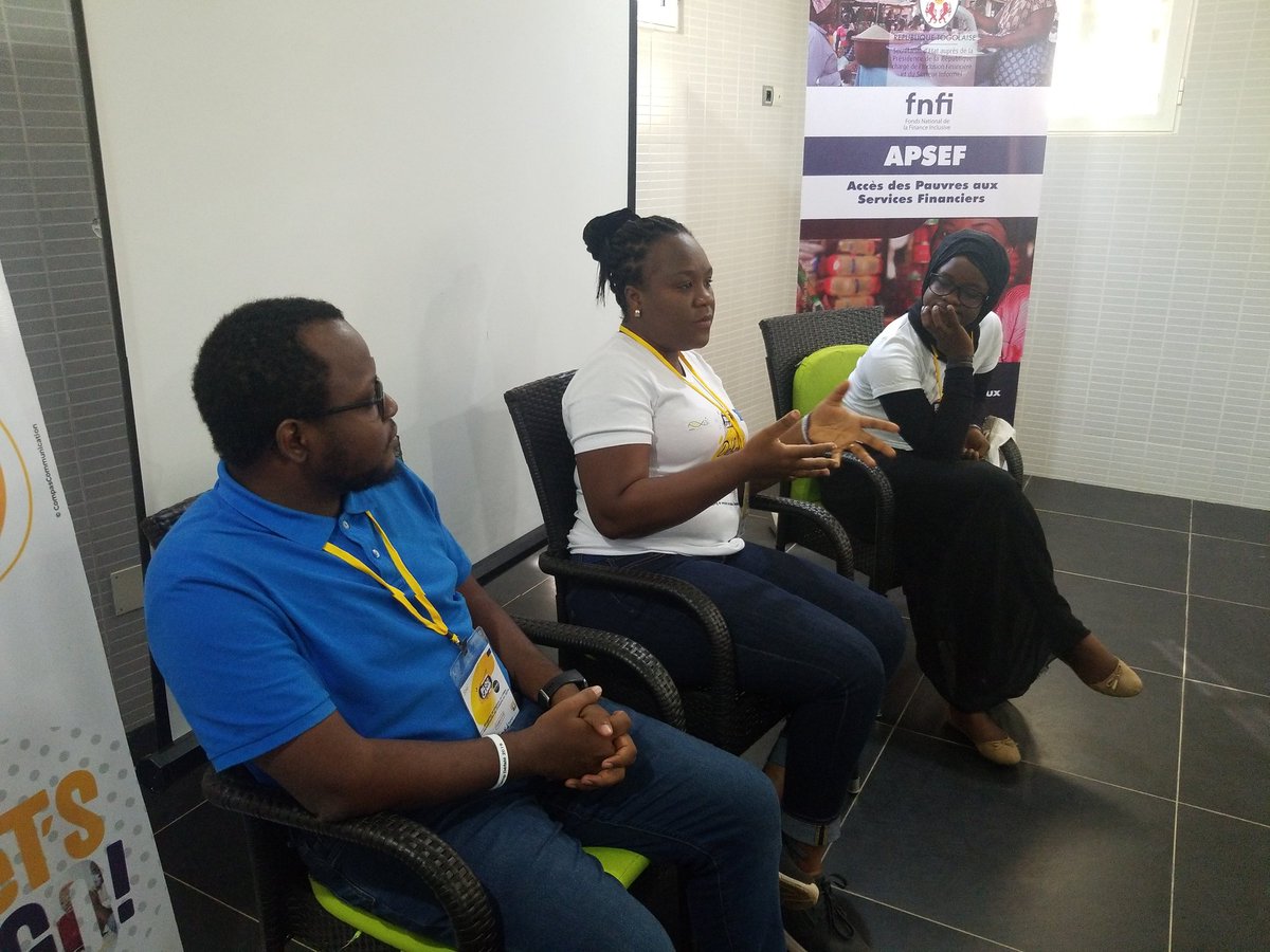 RolandEli's tweet photo. Ça parle de contenus, marques et notion d'influence avec @Nkowa_ @LoukiGirl sous la modération de @DASSIONGBON 

#BlogCamp228 https://t.co/azfcSF6xU6