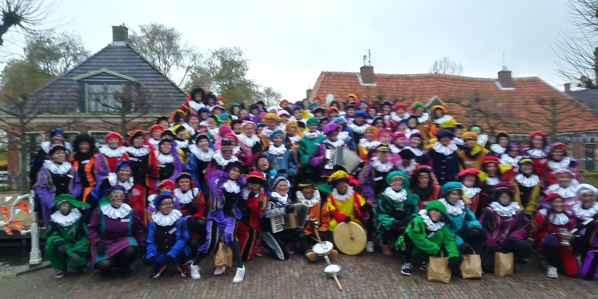 WorksWrinkle's tweet image. Vol verwachting klopt ons hart. De ruim 100 pieten zijn er klaar voor @Zuiderzeemuseum en hebben er heel veel zin in. Kom je ook dit weekend en 1 dec? @enkhuizen  @RSG_Enkhuizen