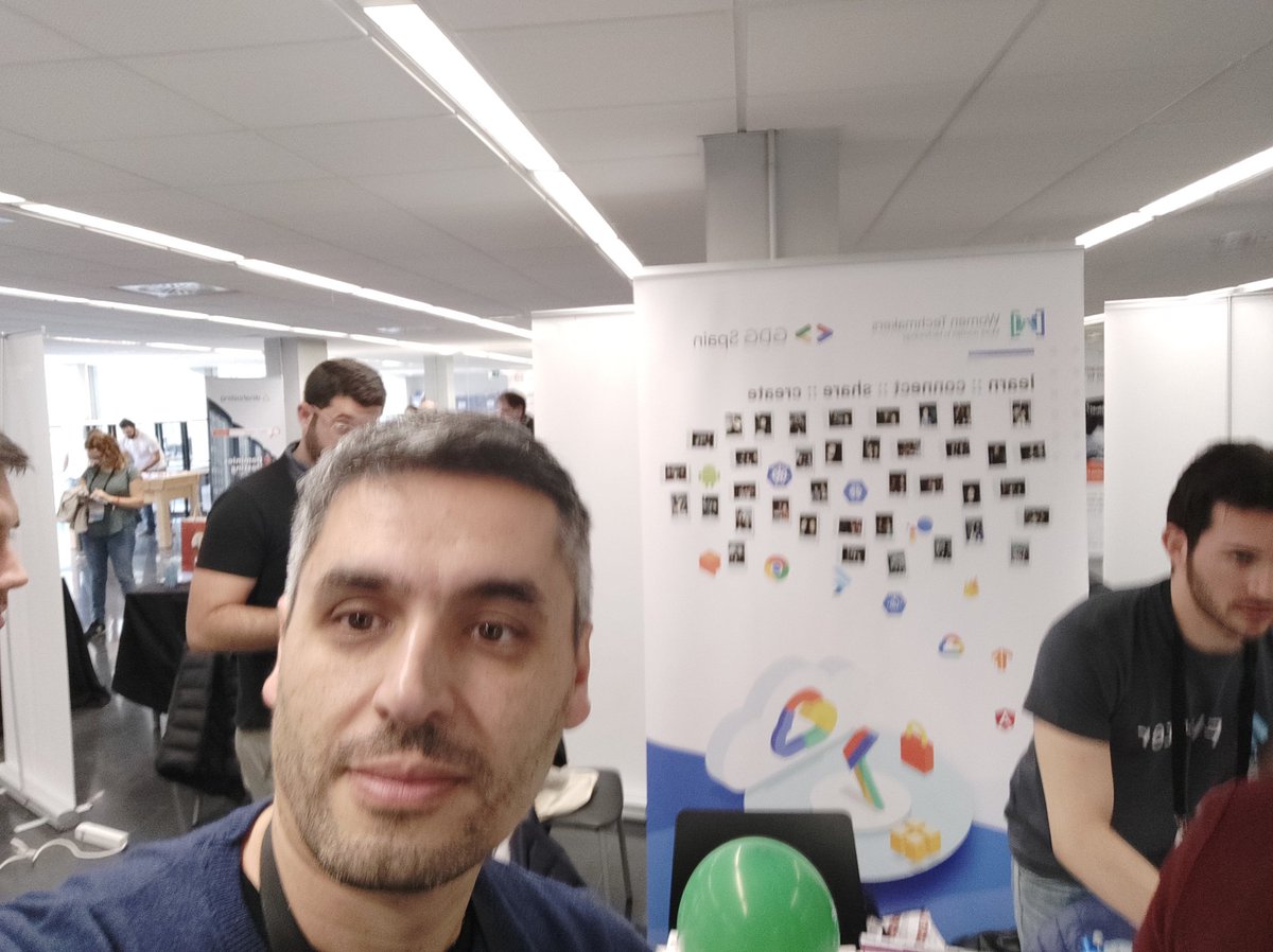 mavilaf's tweet photo. Dando un paseo por el stand de @GDG_ES en el #commitconfgdges https://t.co/q9cQj5wrb1