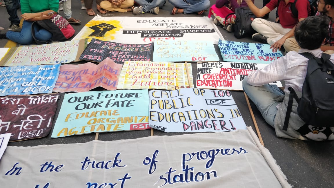 Srishti81357604's tweet image. #dkoding
#jnuprotest #JNU_में_हराम_का_खाना_बंद_हो #JNU
#FreeEducationForAll #JNUFreeforall