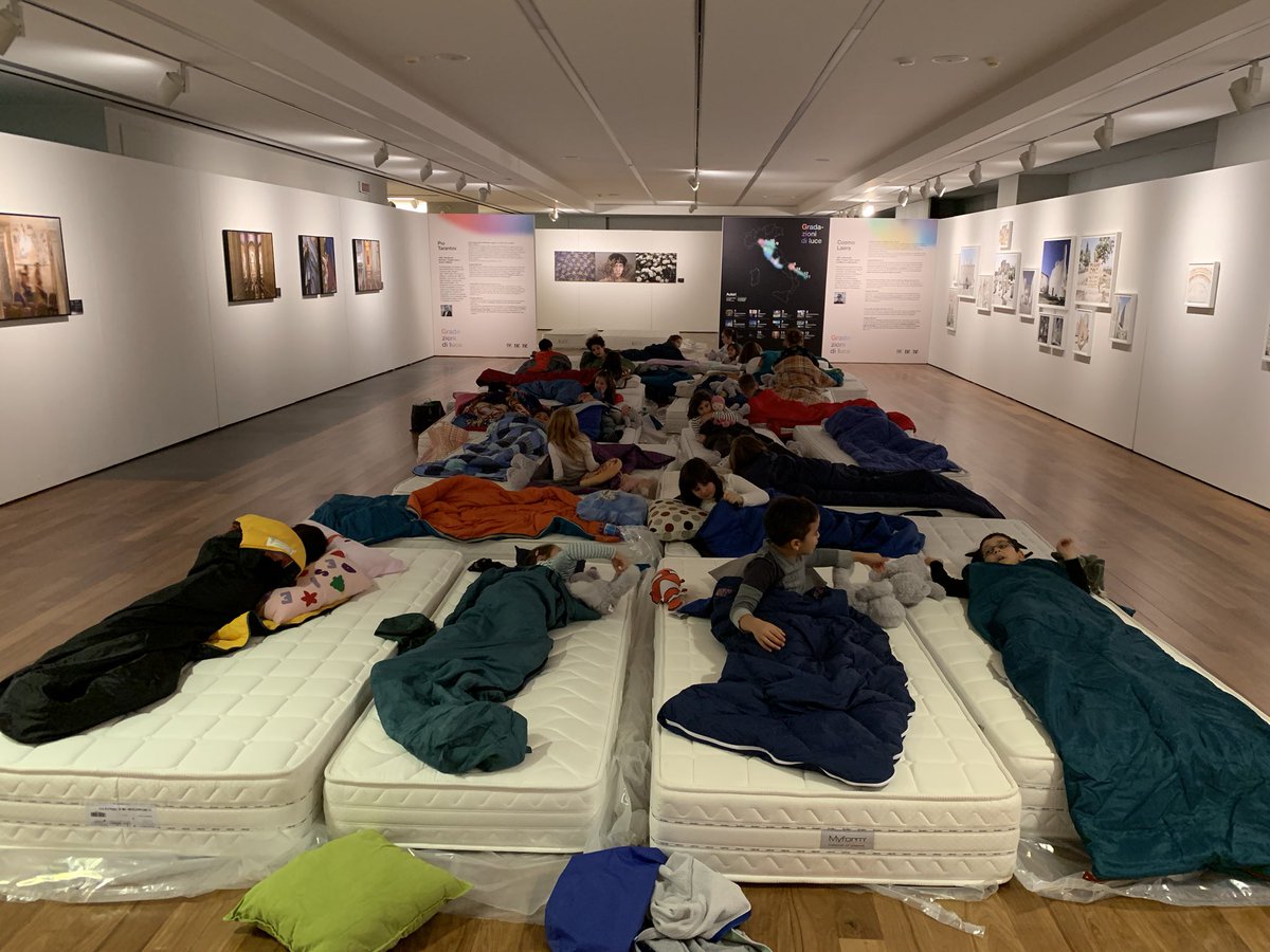 FondazioneDZ's tweet photo. BUONANOTTE E SOGNI D’ORO AL MUSEO
Favole d’arte, magici acchiappasogni, morbidi lettoni
In collaborazione con #DorelanForli 
Una nuova iniziativa per i bambini in #FondazioneDinoZoli

#DinoZoliGroup #DZTextile #didattica #scuole #laboratorio #favole #gradazionidiluce #materassi https://t.co/Oj3R8R7Wk1