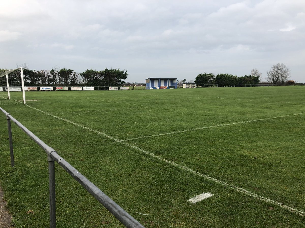 Cae yn wlyb ond yn barod. @Nefynfc  angen cefnogaeth heddiw yn erbyn tîm 2 gynghrair uwch eu pennau. Lle yn 16 olaf mewn cystadleuaeth cenedlaethol yr FAW Trophy yn y fantol! 🤞👍<a href="/CwrwLlyn/">Cwrw Llŷn</a>