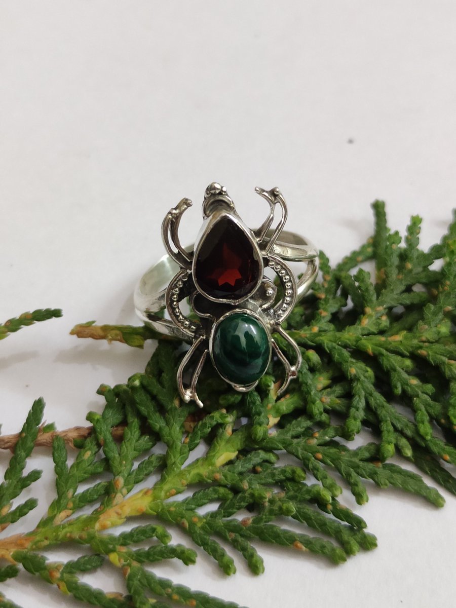 gemstonejewelr3's tweet photo. Malachite 💚With Garnet❤️ Gemstone Ring💍 In Sterling Silver
Green 💚Stone Ring,Red❤️ Stone Ring,Two Gemstone 💎Ring,Insect🕷️ Ring
One Of A Kind 💕
buy at👉https://t.co/Zb9eNaQE1T
#gemstonesring #malachitewithgarnetring #malachitering #garnetring #insectring #925sterlingsilver https://t.co/ZJpHIZSrkz